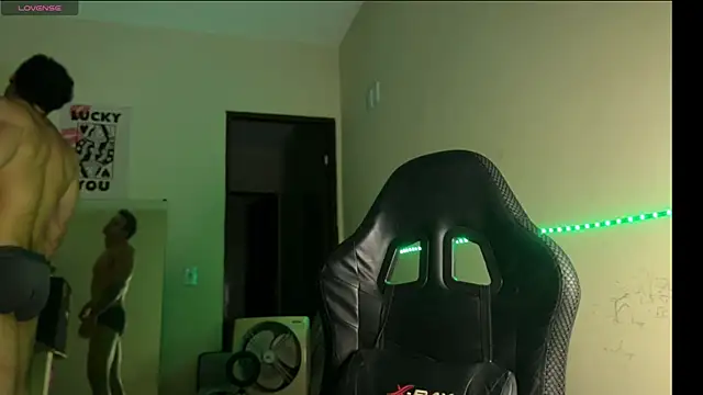 lucasfit24 (M young) - Shirt off