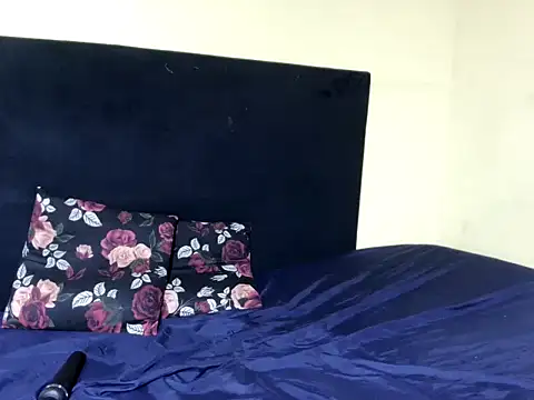 SweetTitties21 webcam