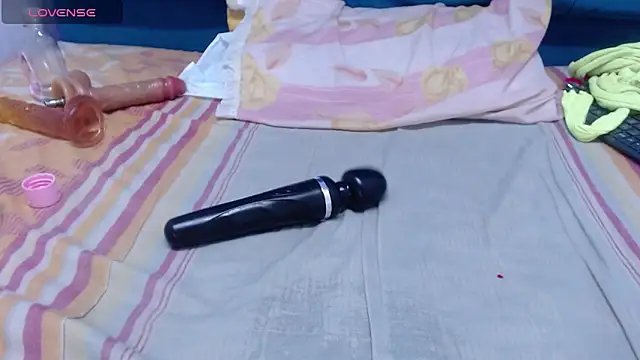 andrea_lopeez (F mature) - CRAZY SQUIRTTTT!!!