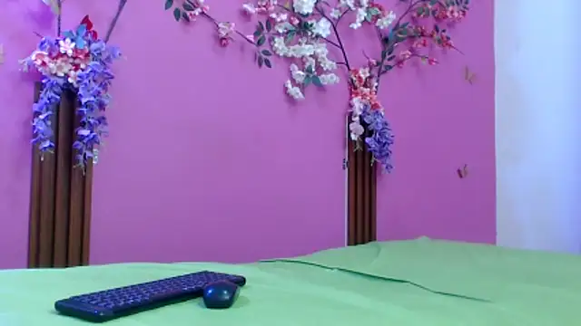 skinnybarbie022 webcam