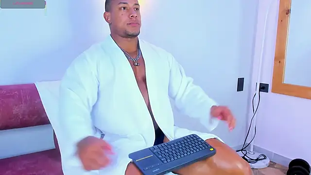 Travis_lenox_ webcam