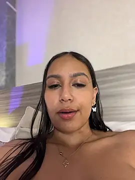 Webcam Model (MiilaBlake) is live