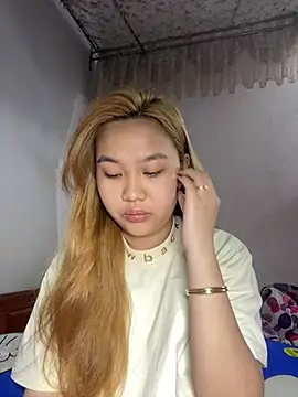 Almira6868 webcam
