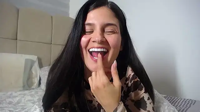 sofiabanks_ - SofiaBanks_'s free webcam - UK Sex Cams