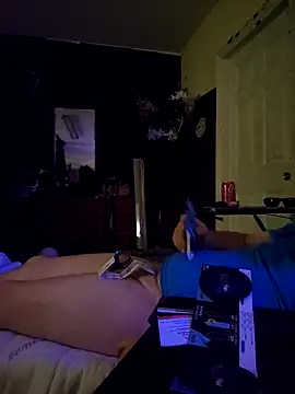 Hotredheadandtoungelasher webcam