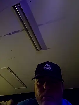 Hotredheadandtoungelasher webcam