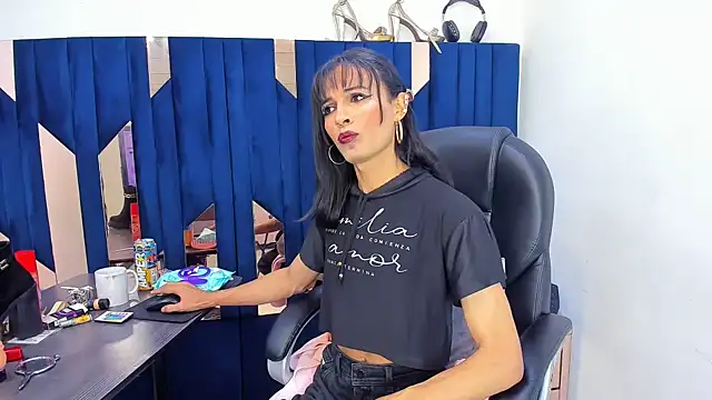 Aisha_hotts777 webcam