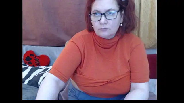 PlayfullMature webcam