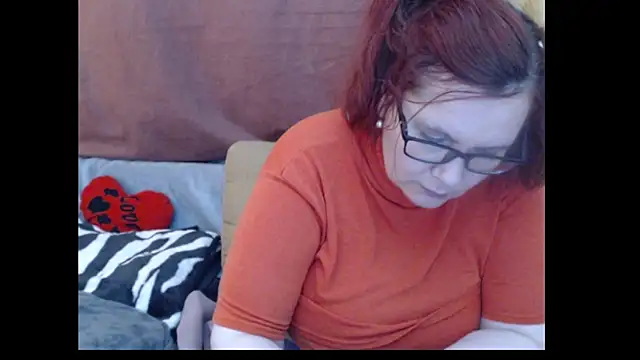 PlayfullMature webcam