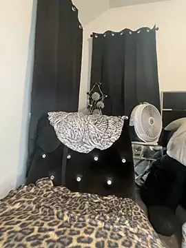 Fifty_Shades_Of_Redd webcam