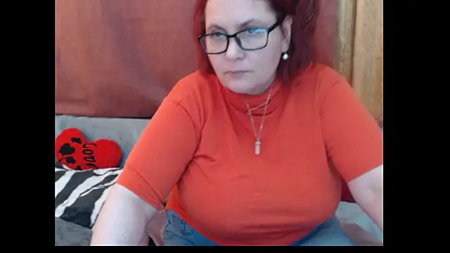 PlayfullMature webcam