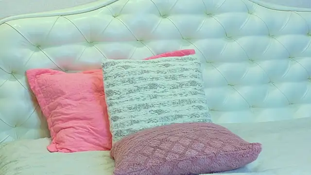 LadySweetWife webcam