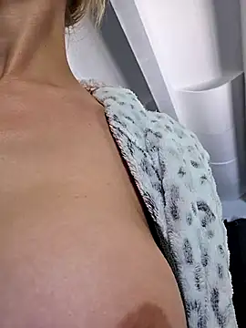 kylie_blck's Stripchat show and profile