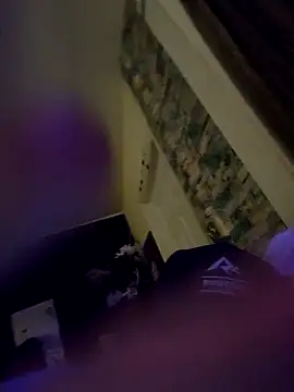 Hotredheadandtoungelasher webcam