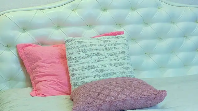 LadySweetWife webcam