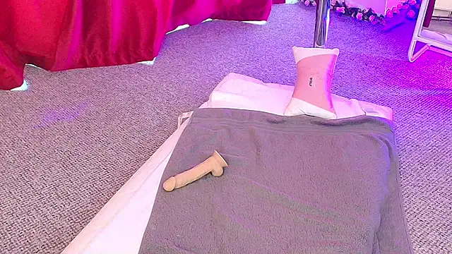 SlimTemptation webcam