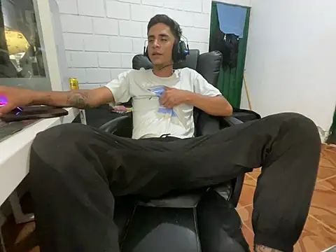 Max_TheHorseDick webcam