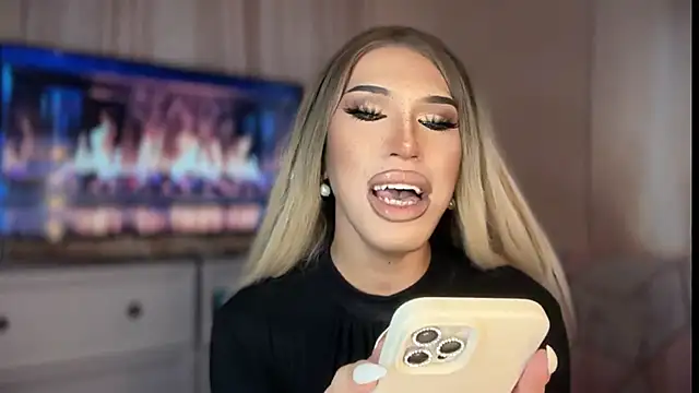 ts_glamxx - Ts_glamxx's free webcam - UK Sex Cams