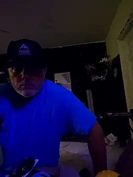 Hotredheadandtoungelasher webcam