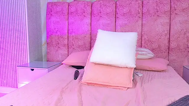 emmacurvy - Emmacurvy's free webcam - UK Sex Cams