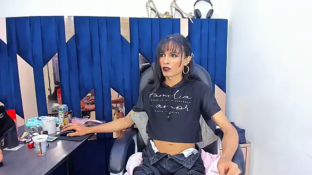 Aisha_hotts777 webcam