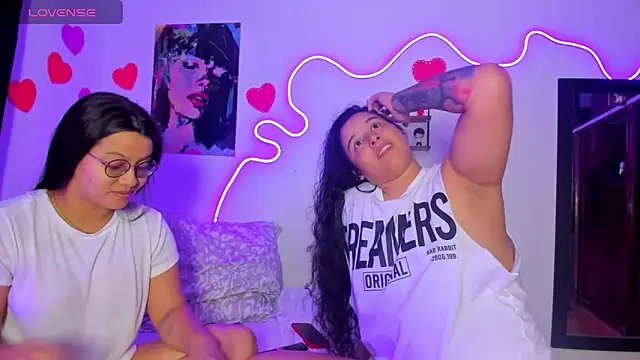 Dilan_and_Mia webcam