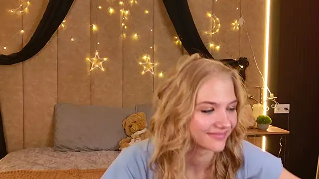 4example_Chloe webcam