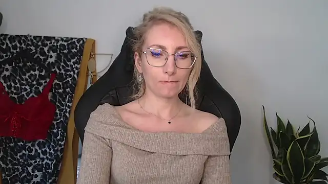 CinderellaMoon webcam