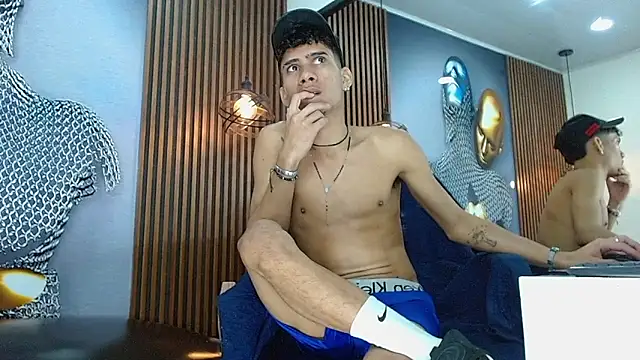 Skinny_cute_Alyer webcam