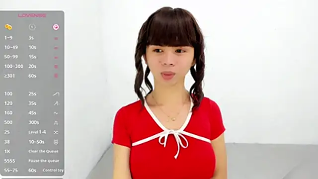 UrHotSexyShine webcam