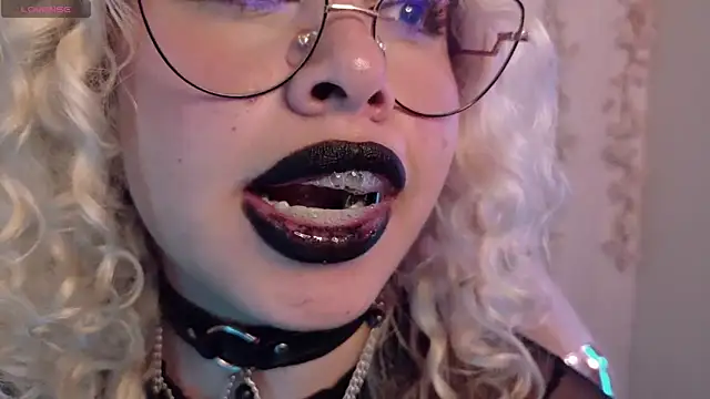 haelycute (F teen) - Stand and show my sexy outfit