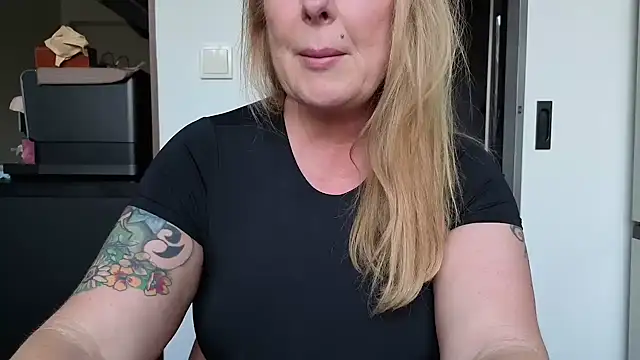 tammyjeann (F mature) - tease my nipless and make me cum