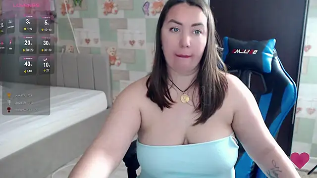 korolek12 (F milf) - 2 fingers in the pussy