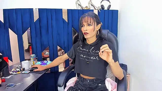 Aisha_hotts777's room