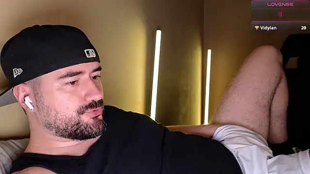 dominanttheo (Ask my age) - im horny