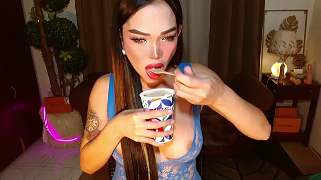 MouthWatering_Ayesha webcam