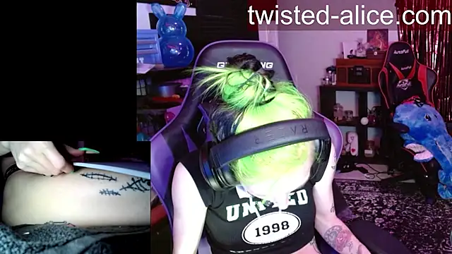 Twisted_Alice webcam