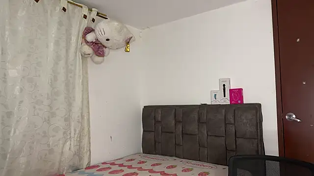 salome_polaniiee (F young) - asshole close up 🔥🔥🔥