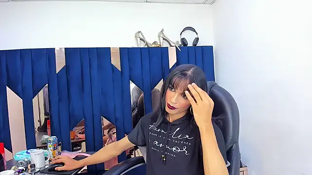 Aisha_hotts777 webcam