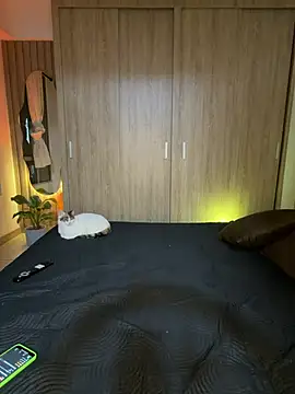 Webcam Model (Karyrios)  is live.Free join now!