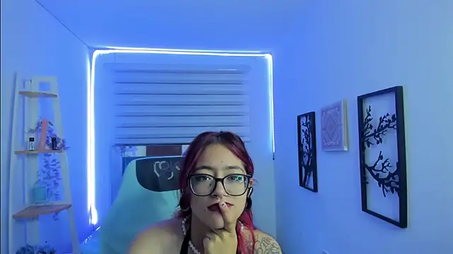 Sara_Red_X webcam