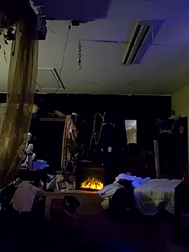 Hotredheadandtoungelasher webcam