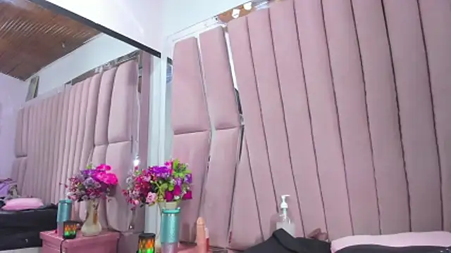 Sasha_Petitte webcam