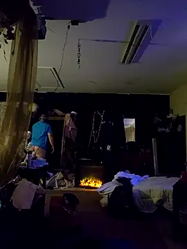 Hotredheadandtoungelasher webcam