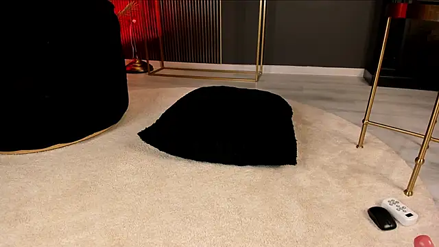 LovingBlondie webcam