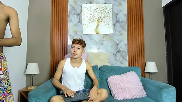 VERY_HOT_GUYS webcam