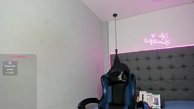 scarletcherry18 webcam