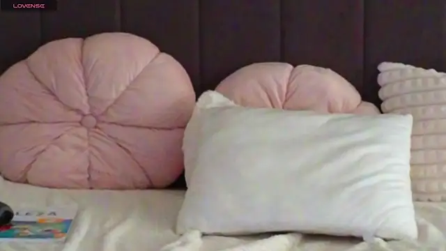 LauraDelightX webcam