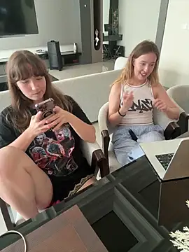Nura_n_Sarah webcam