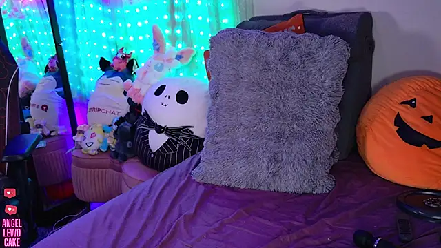 Angel-Lewd-Cake webcam